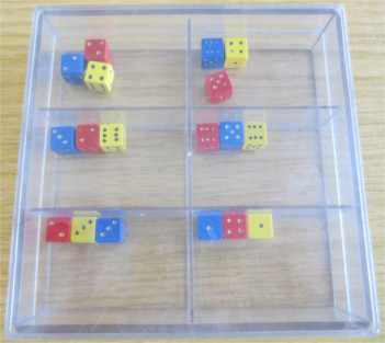 Spielwürfel rot blau gelb